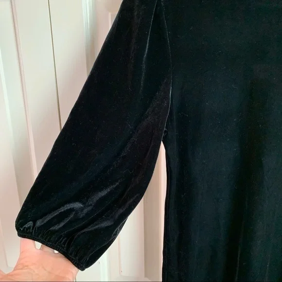 HALOGEN Black Velvet Top Size Medium - Picture 3 of 6